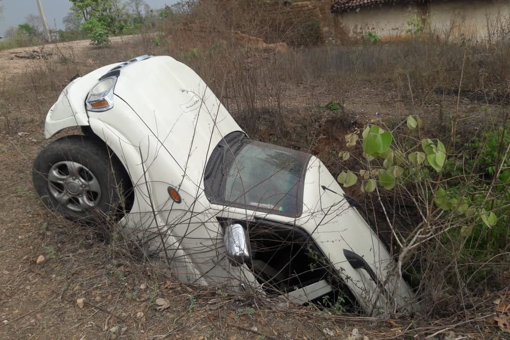 Scorpio accident fall into 15 feet deep well in sonbhadra