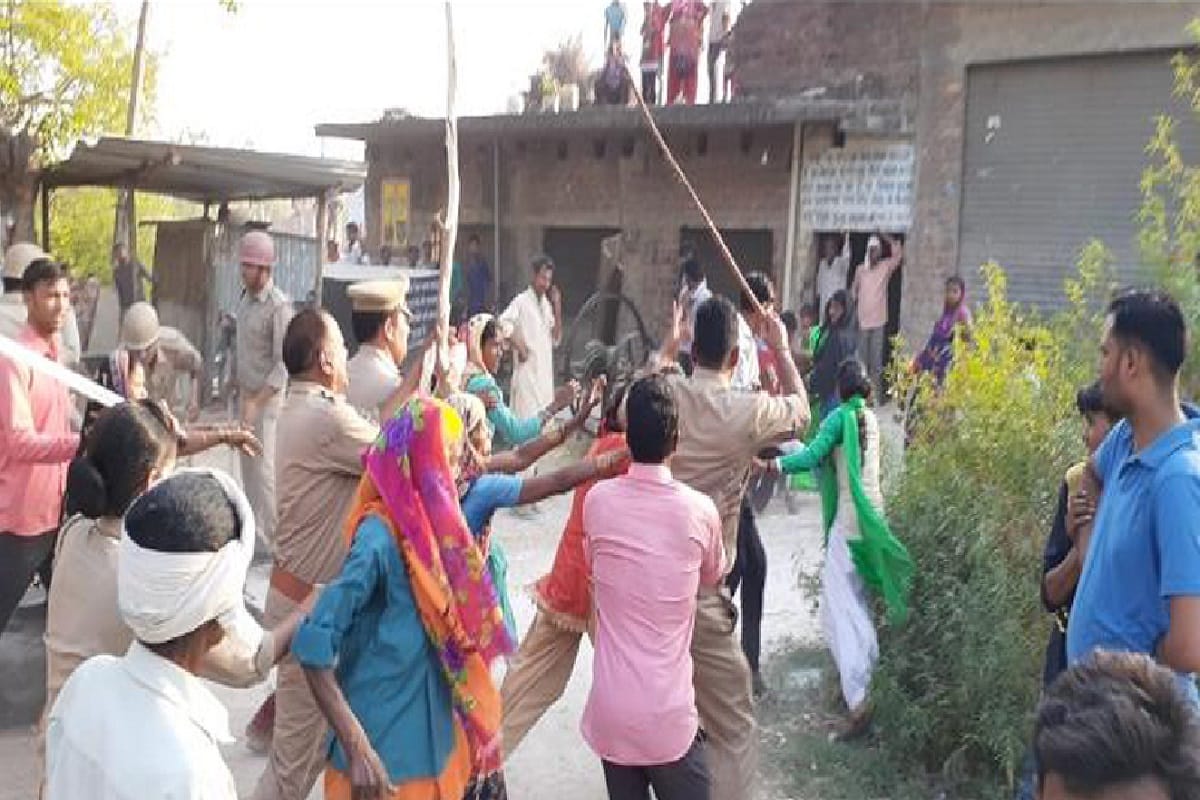 Police beaten of the villagers and eight injured in car accident at Bijnor