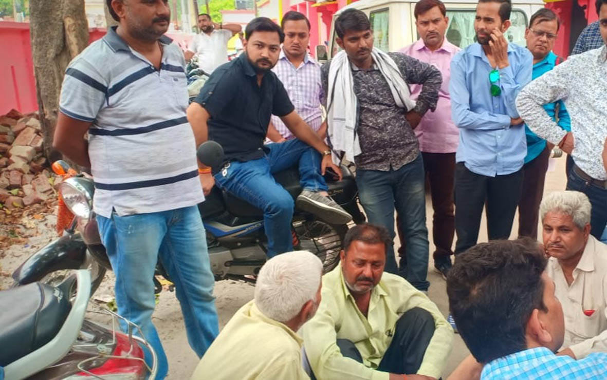 बहन की शादी का कार्ड बांटने जा रहे युवक की हादसे में मौत