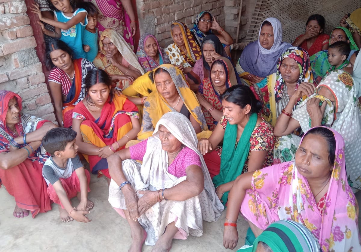 family died in road accident in chandauli