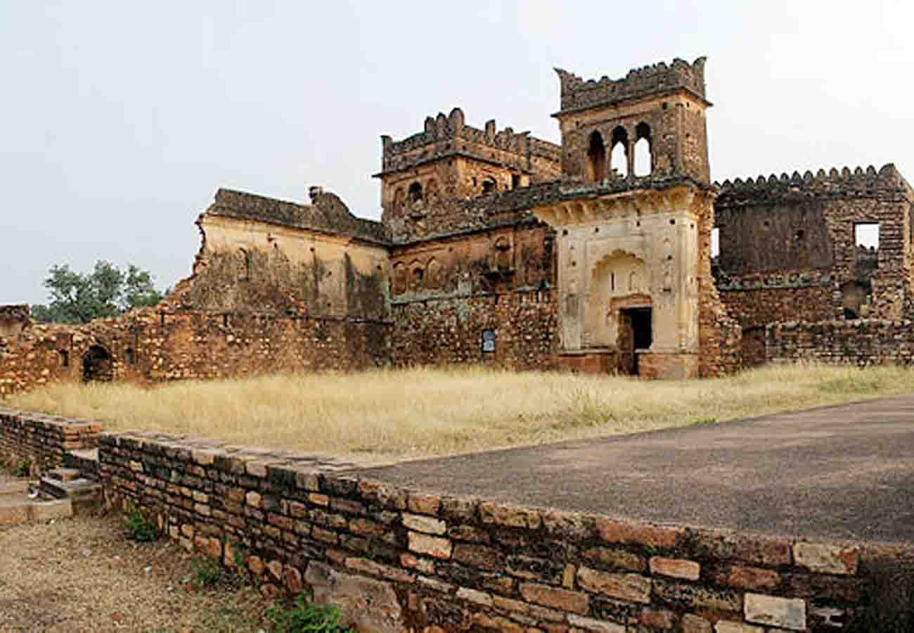 10th century idols found in Kalinjar Fort in banda, Archaeological Department engaged in saving