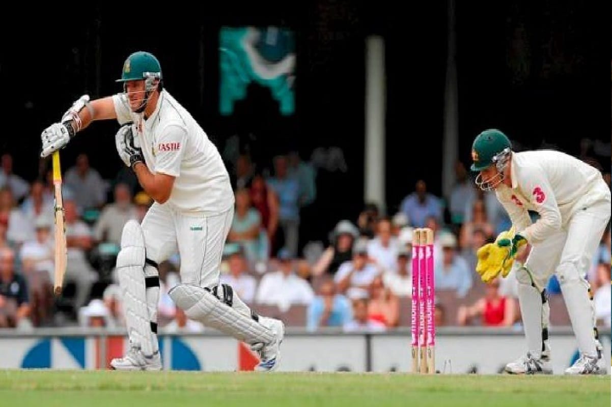5 cricketets who fight like a warriors after brutal injury on ground