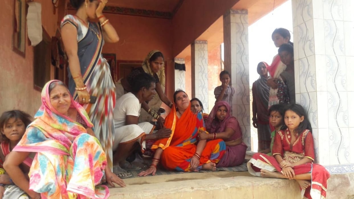 गला दबाकर बुजुर्ग को मार डाला
