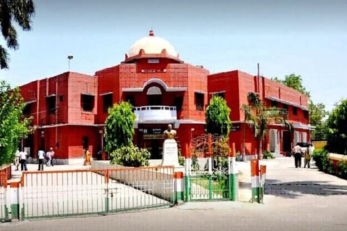 Admission will be start from five October in Meerut College for LLB