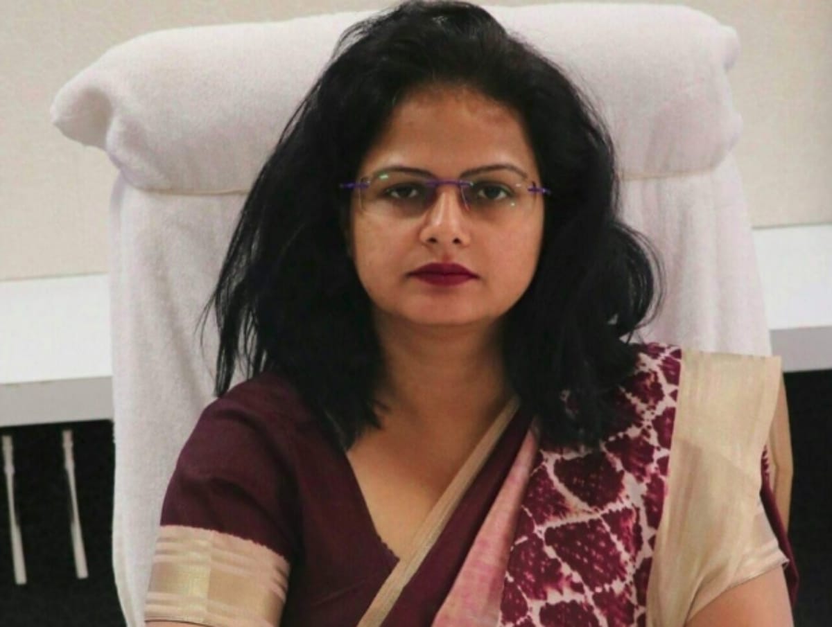 Rajgarh DM Nidhi Nivedita, minister said, the collector had the right to shoot, not to slap