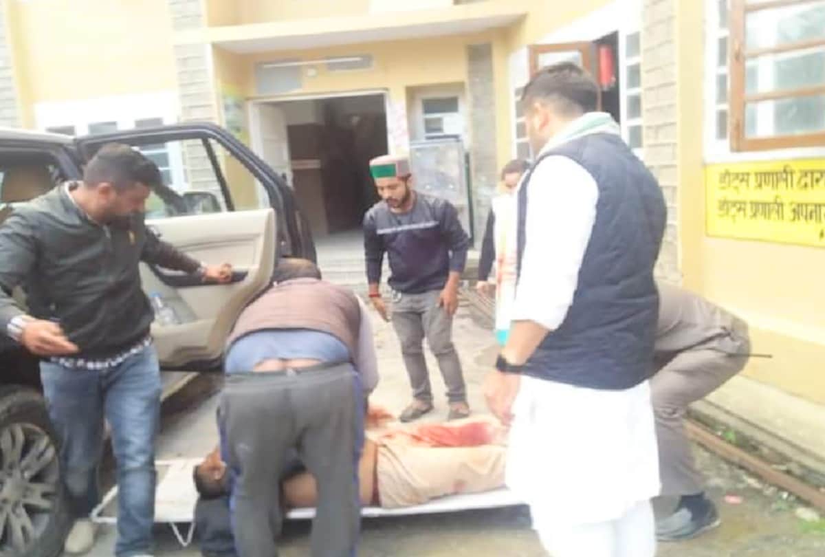 Vikramaditya Singh took Injured RSS ani BJP workers in his car to the hospital