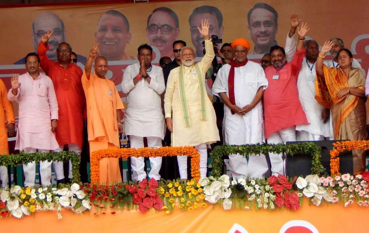 Lok sabha election 2019 PM Modi rally in ballia police prevent black shirt men
