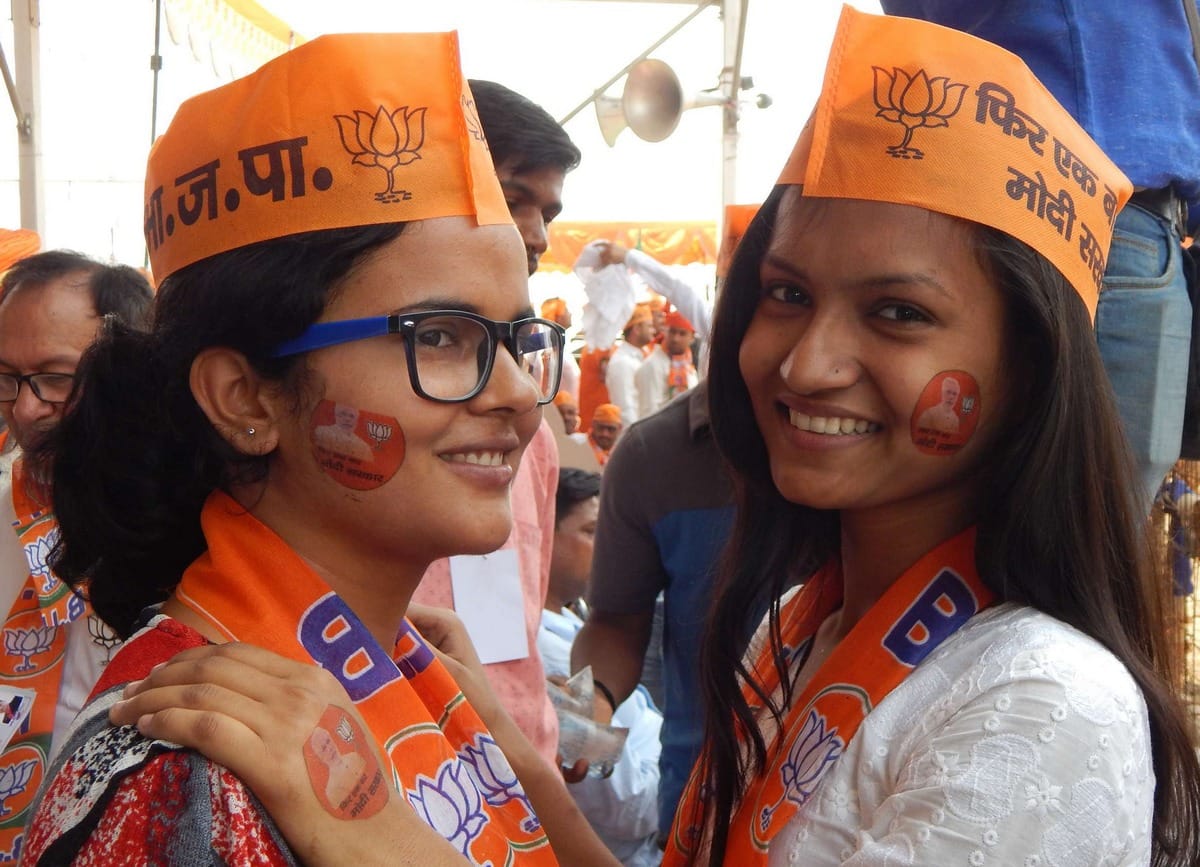 Lok sabha election 2019 PM Modi rally in ballia police prevent black shirt men
