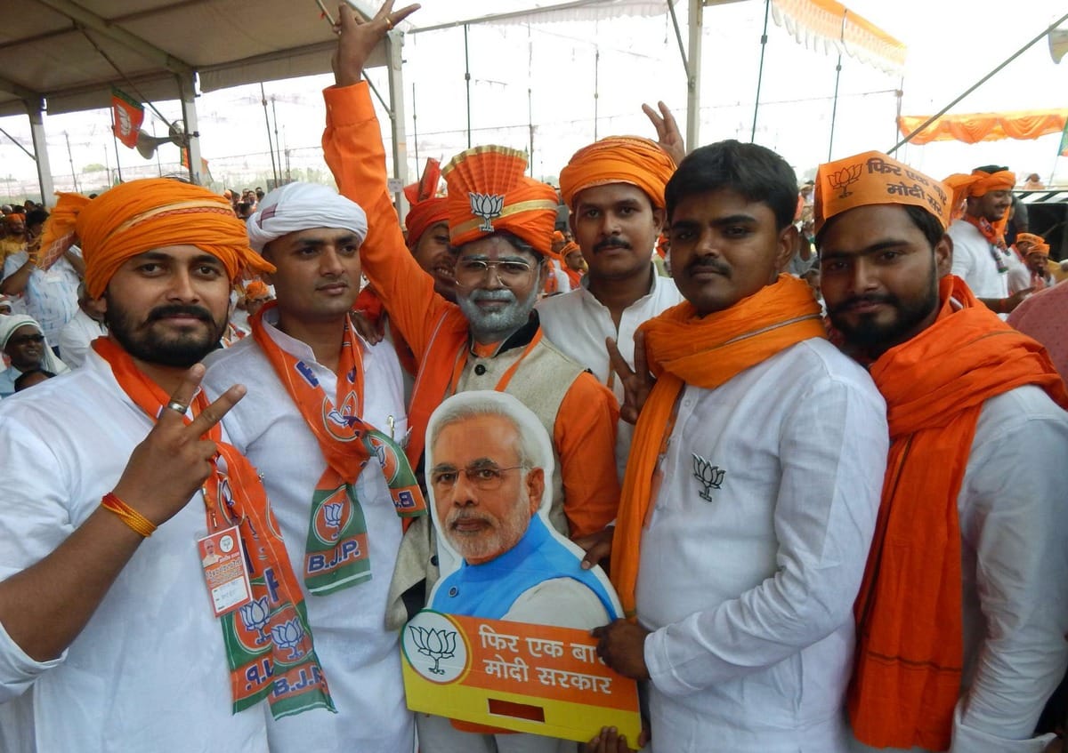 Lok sabha election 2019 PM Modi rally in ballia police prevent black shirt men