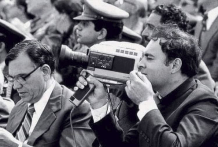 anurag kashyap reaction narendra modi and rajiv gandhi take digital camera