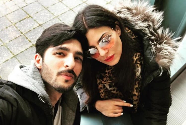 Bollywood Actress Sushmita Sen at Golden Temple with Boy Friend Rohman Shawl