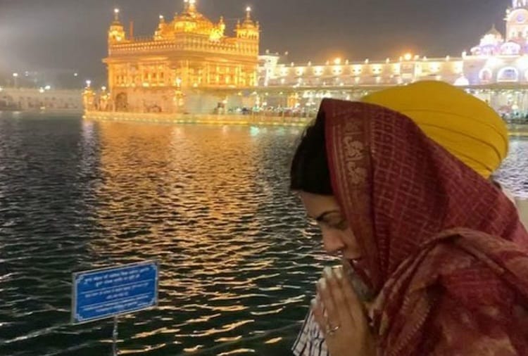 Bollywood Actress Sushmita Sen at Golden Temple with Boy Friend Rohman Shawl