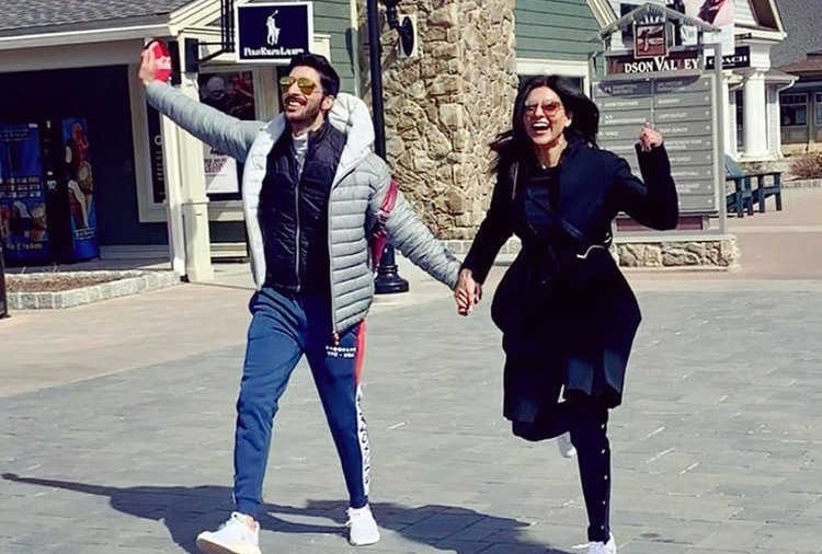 Bollywood Actress Sushmita Sen at Golden Temple with Boy Friend Rohman Shawl