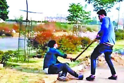 Youths beaten by poles on airport road in Mohali