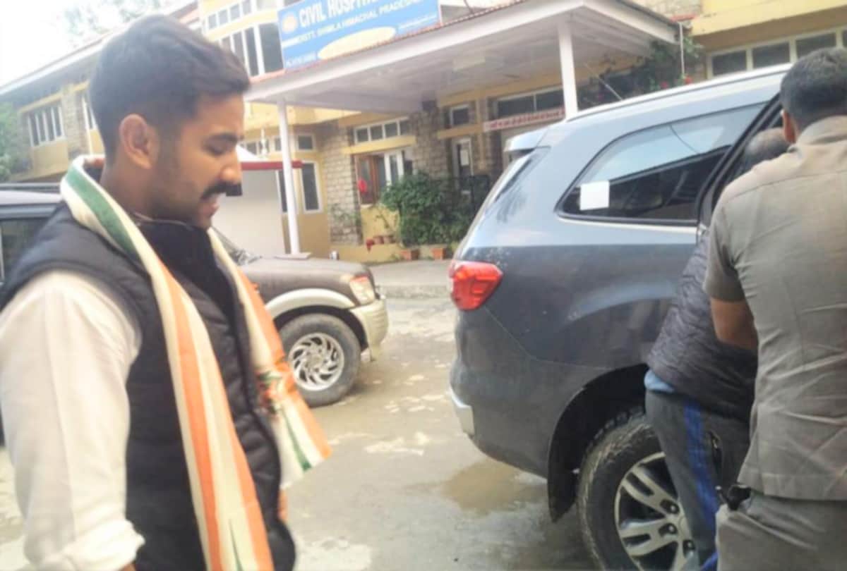 Vikramaditya Singh took Injured RSS ani BJP workers in his car to the hospital