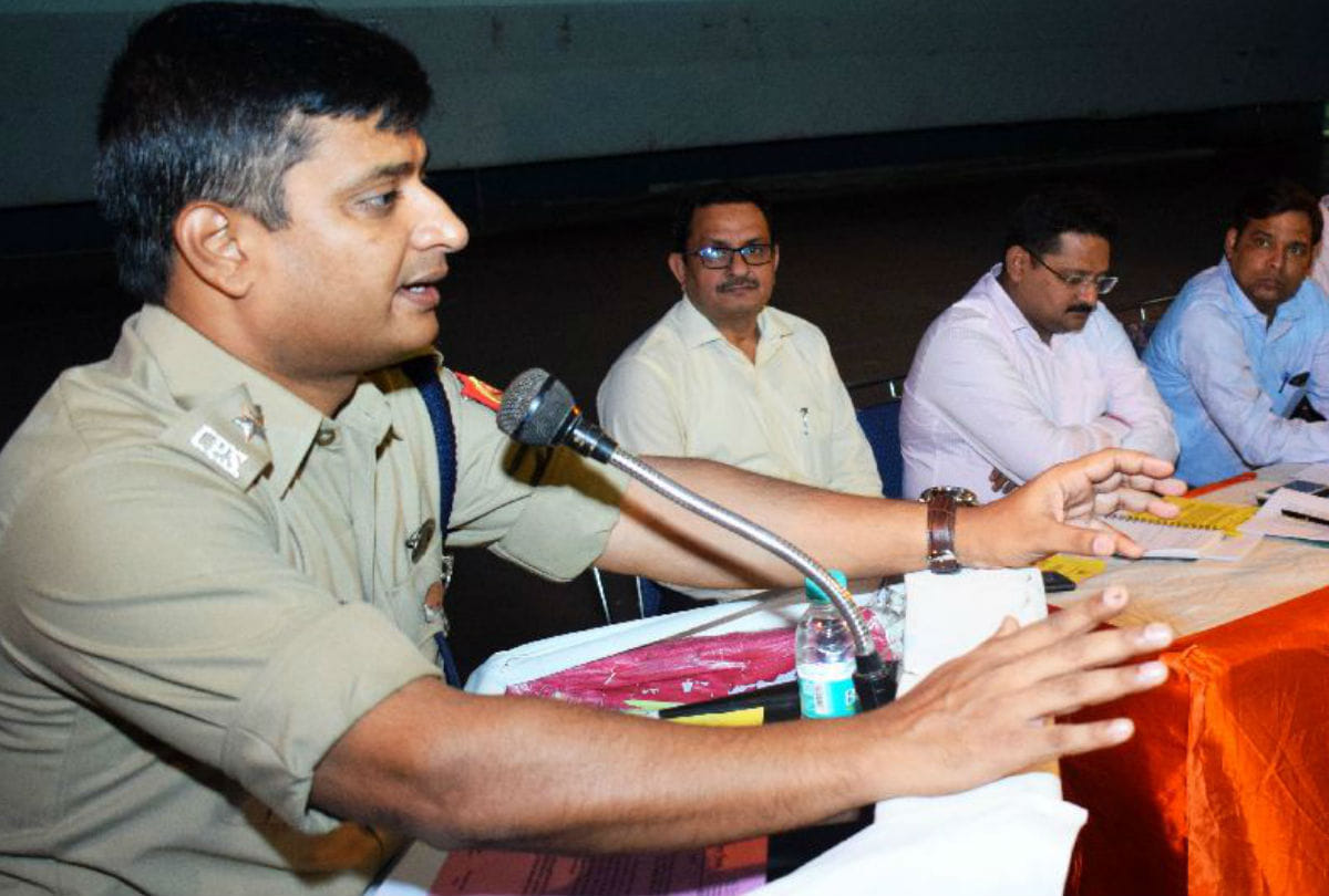 ips amit pathak said penalty charge on garbage fire in agra