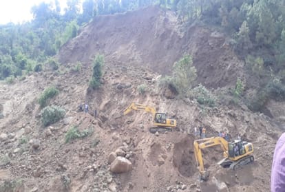 massive landslide in chamba jot road and l&t machine operator missing