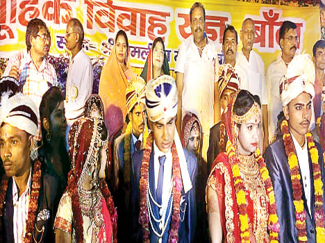 28 couples tied in a pavilion
