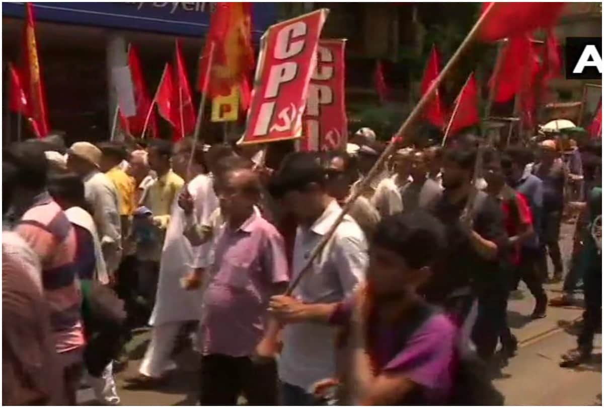 Lok Sabha Chunav 2019:CPM,TMC protest against the vandalisation of Ishwar Chandra Vidyasagar statue