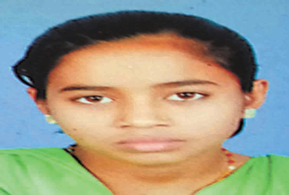 An eighteen years old girl's body found hanging on tree near her grandmother's home.
