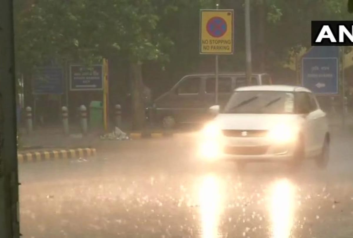 weather update heavy rains lashes out in delhi ncr rains traffic jam in several areas