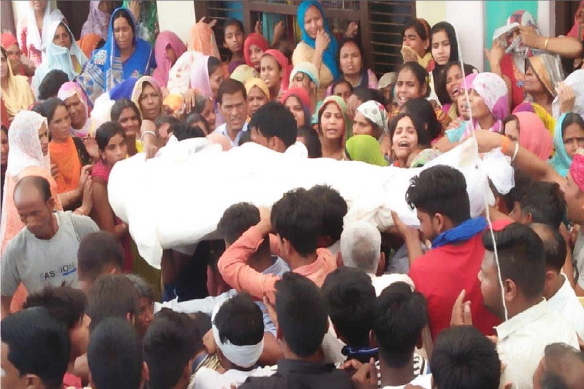 CRPF jawan dead body reached the village and funeral took place in an impassable atmosphere