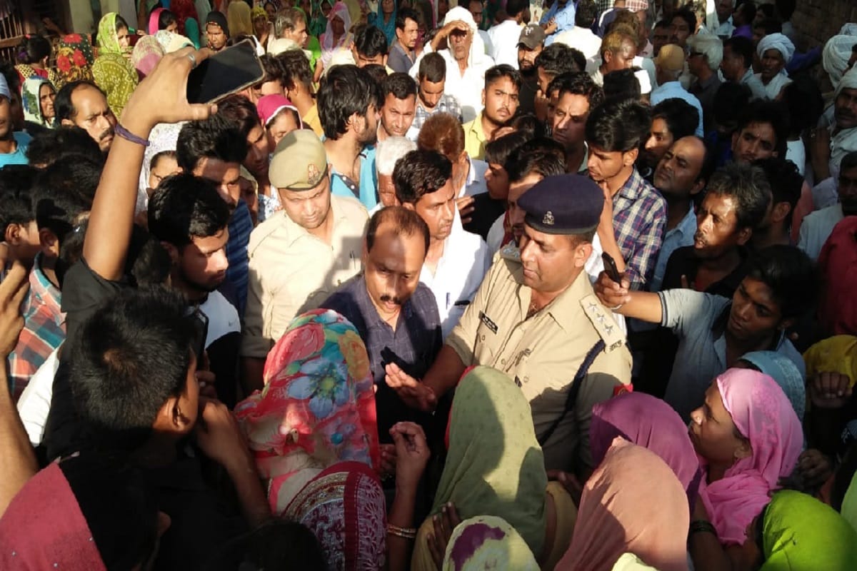 CRPF jawan dead body reached the village and funeral took place in an impassable atmosphere