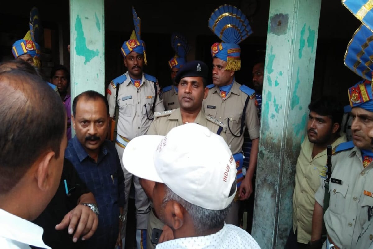 CRPF jawan dead body reached the village and funeral took place in an impassable atmosphere