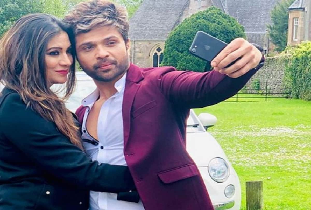 himesh reshammiya celebrated his first wedding anniversary on 11th may