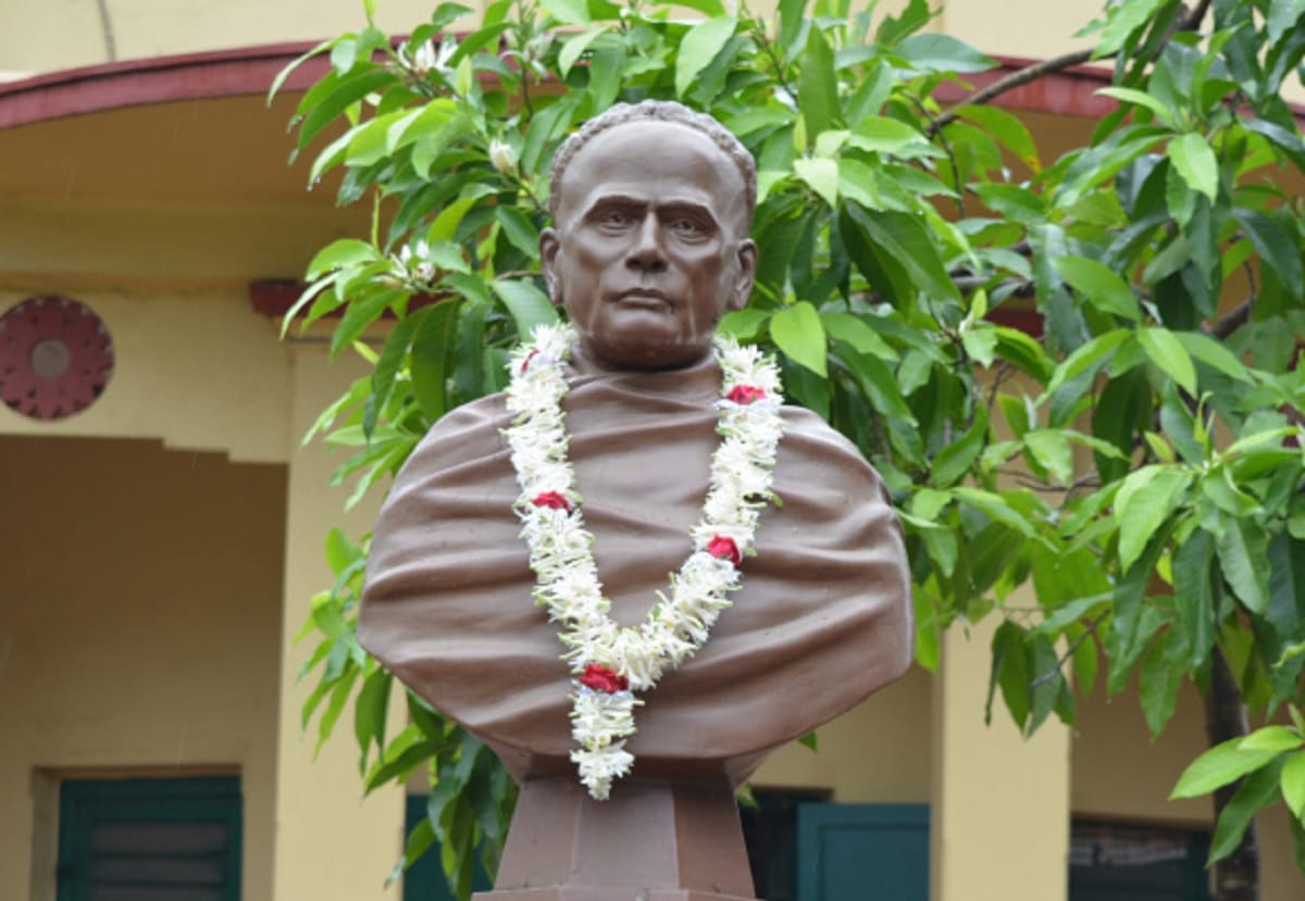Kolkata Police constitutes SIT for investigation into vandalism of Ishwar Chandra Vidyasagar statue