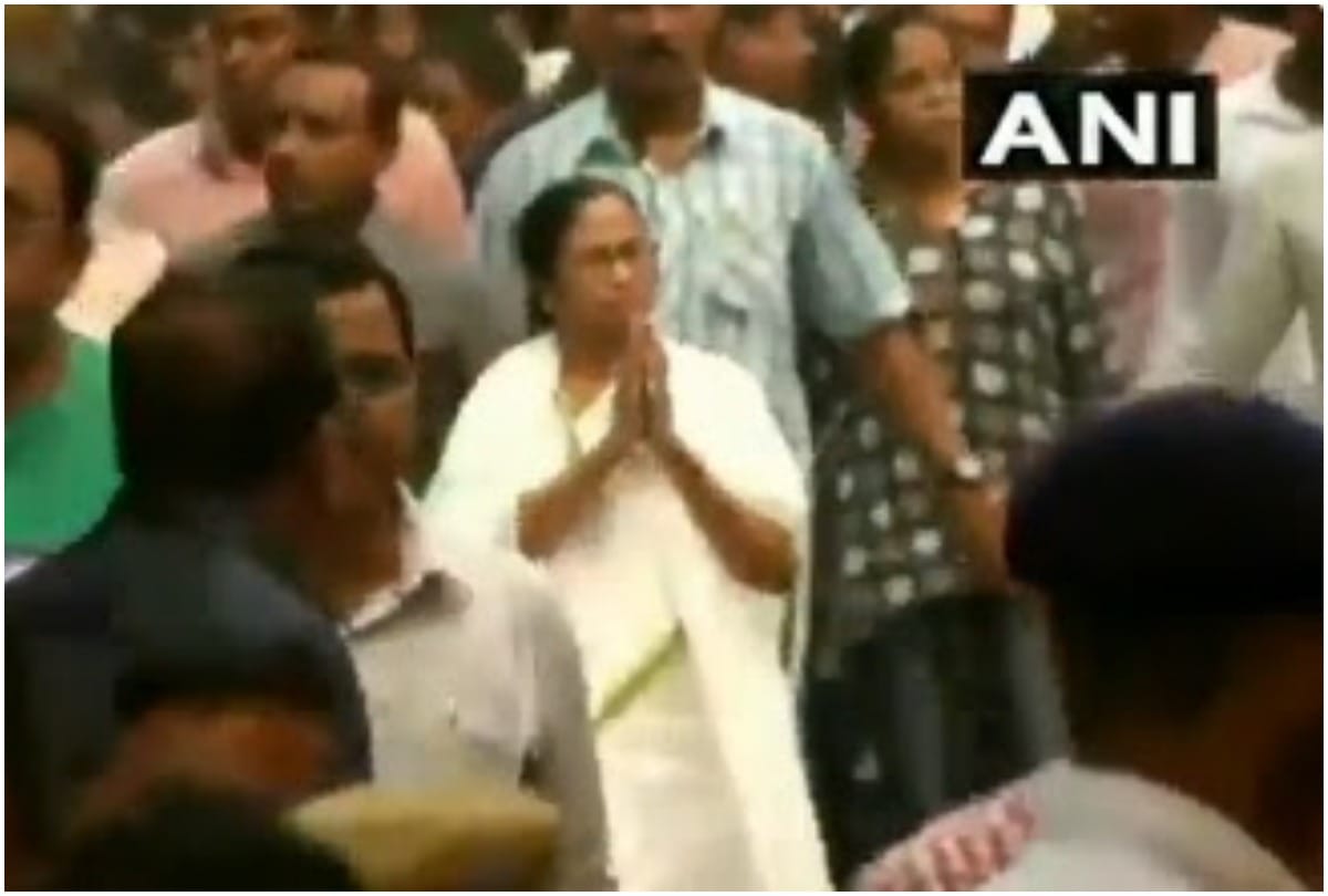 Lok sabha elections 2019: Mamata Banerjee march in Kolkata over VidhyaSagar statue