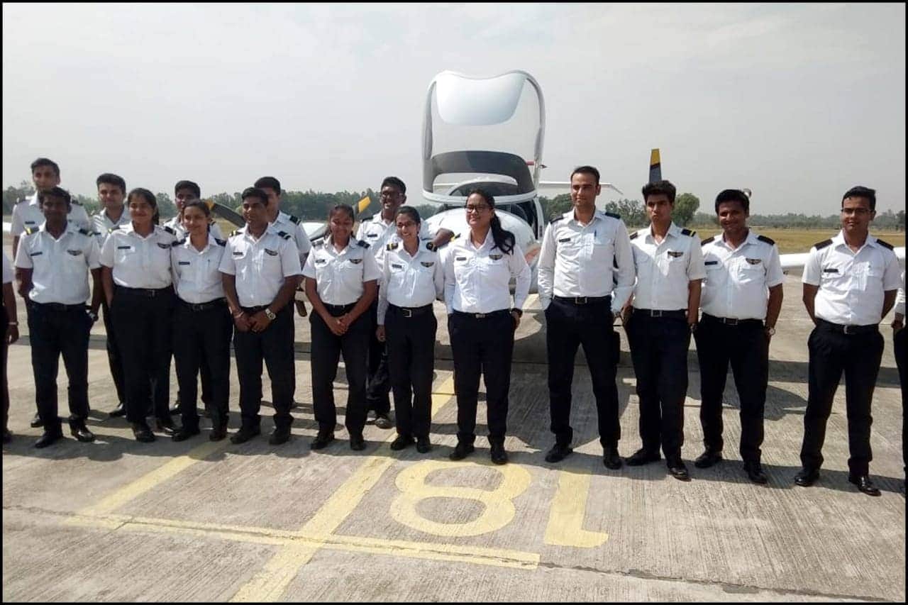 utarakhand Girl muskan first woman pilot in Commercial flight