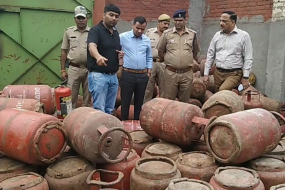 Several burnt in fire after a cylinder blast in Factory Muzaffarnagar