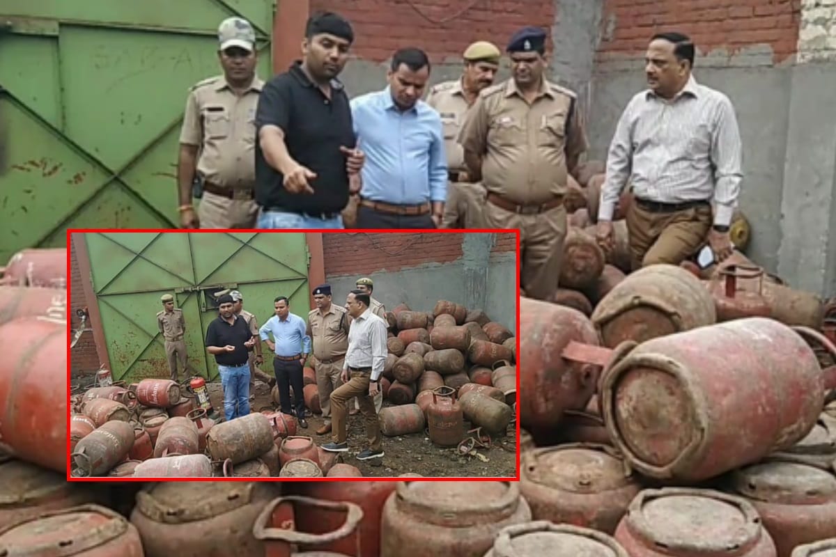 A fire broke out in the cylinder factory in Muzaffarnagar and nine workers got burnt