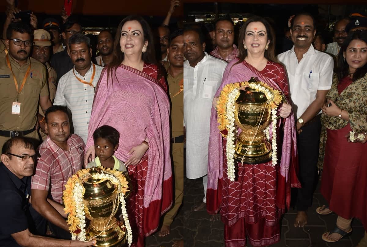 Nita Ambani visits Siddhivinayak temple with Mumbai Indians IPL Trophy