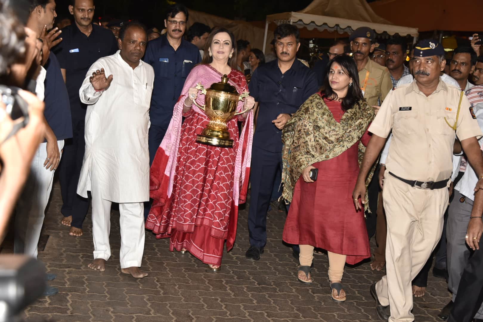 Nita Ambani visits Siddhivinayak temple with Mumbai Indians IPL Trophy