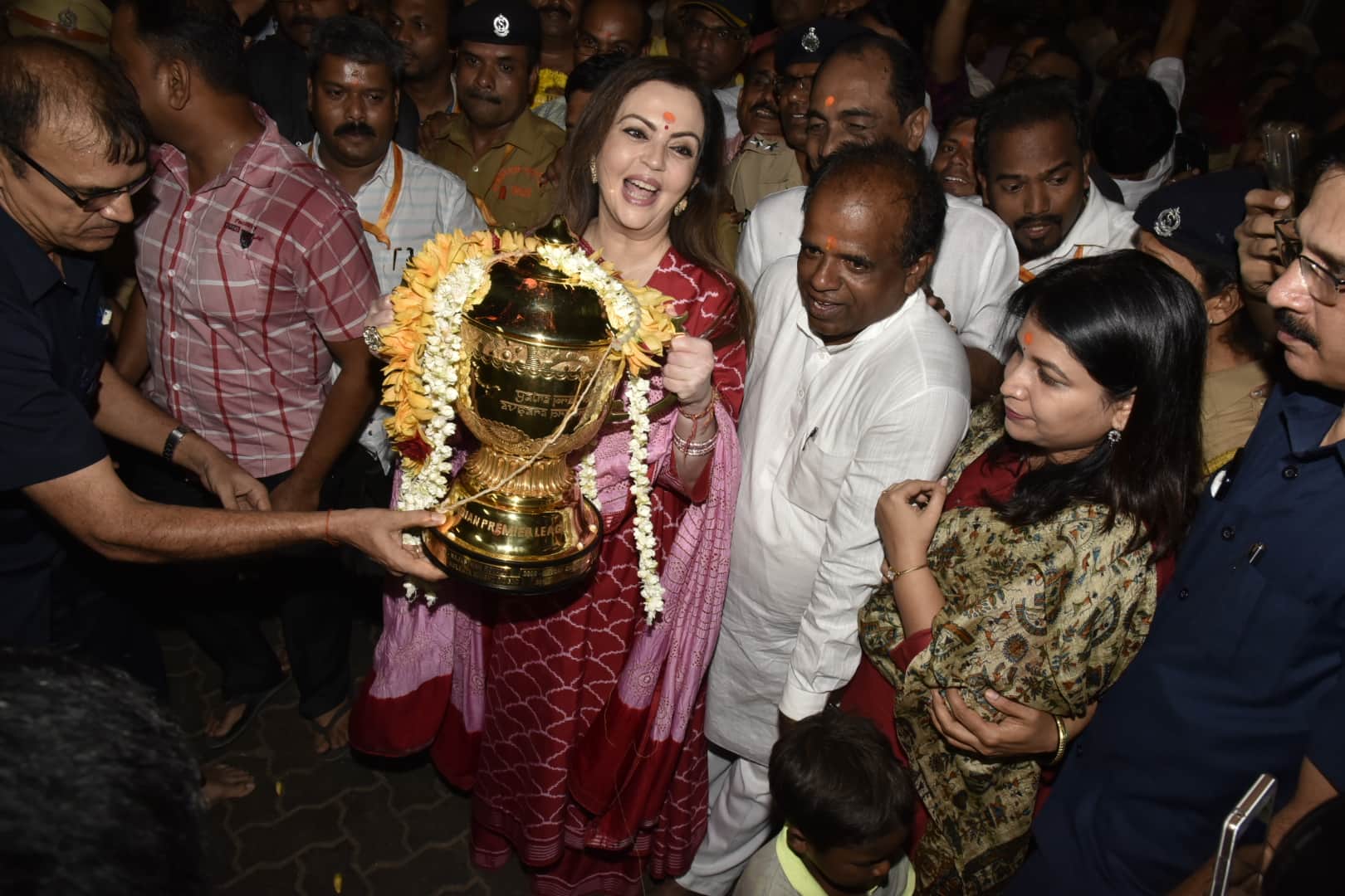 Nita Ambani visits Siddhivinayak temple with Mumbai Indians IPL Trophy