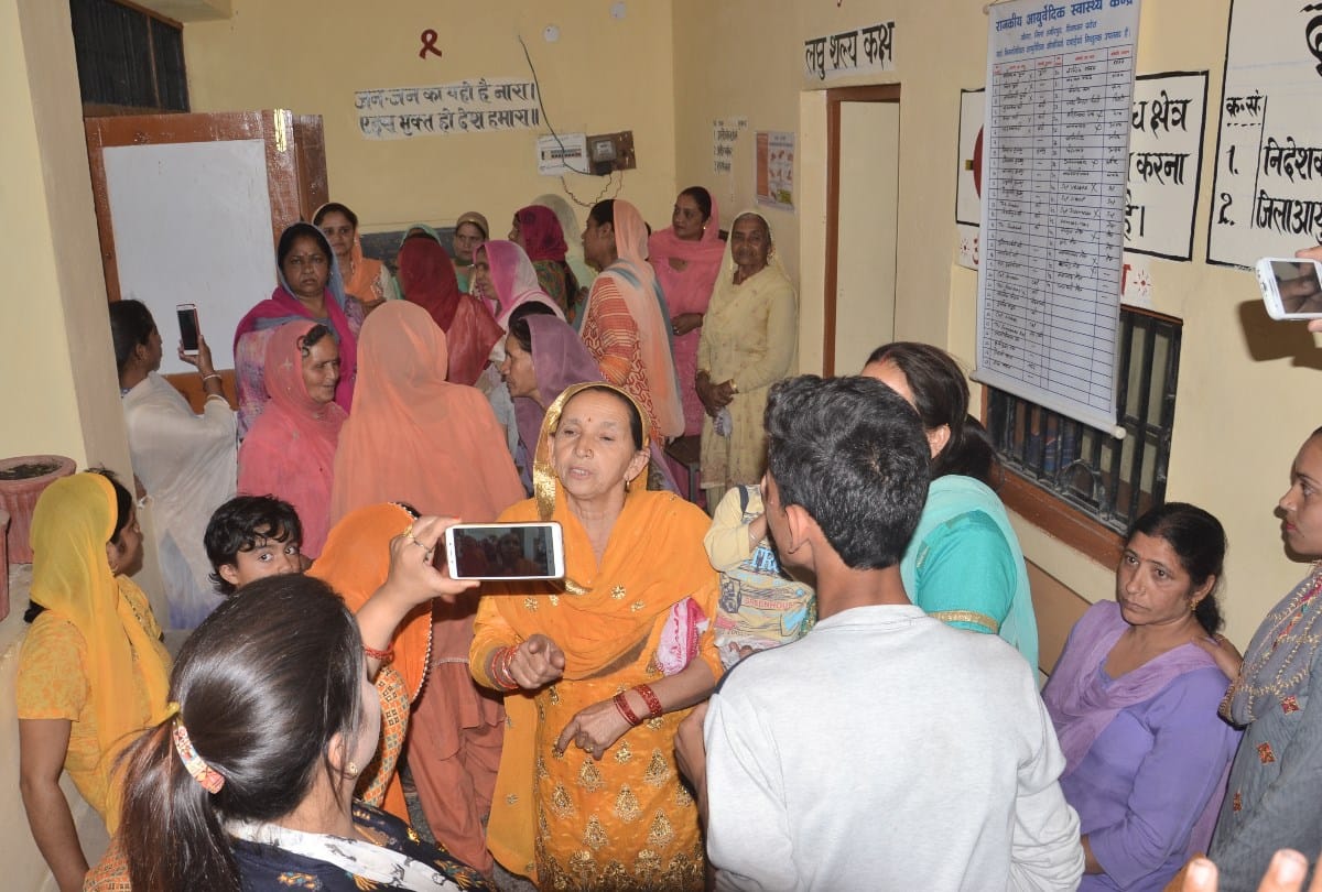 Protest Against Lady doctor misbehave Bhota Hamirpur Himachal Pradesh