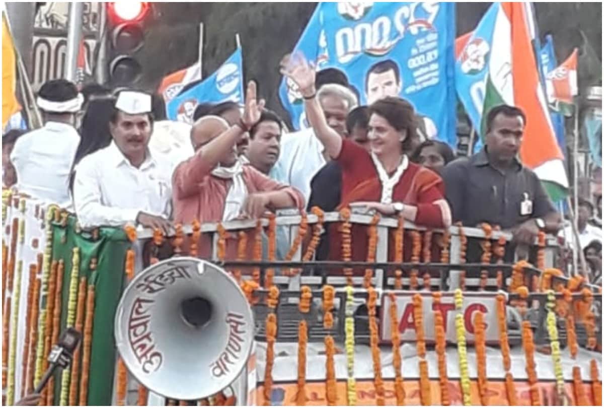 Lok Sabha Chunav 2019: Priyanka Gandhi holds a roadshow in Varanasi