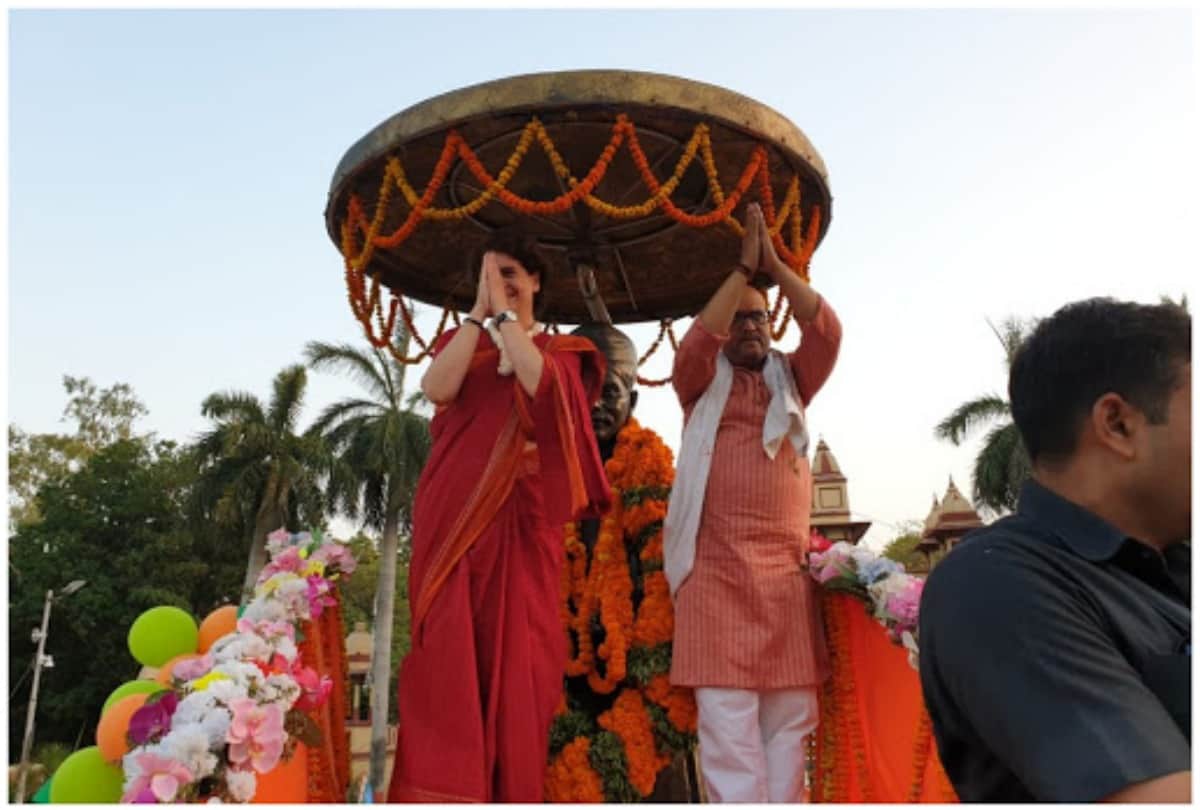 Lok Sabha Chunav 2019: Priyanka Gandhi holds a roadshow in Varanasi