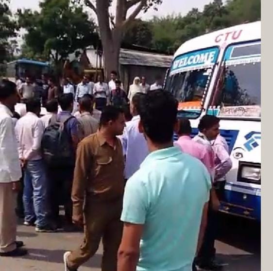 पारच्छु में वाहनों की टक्कर, एक घंटा जाम रहा एनएच