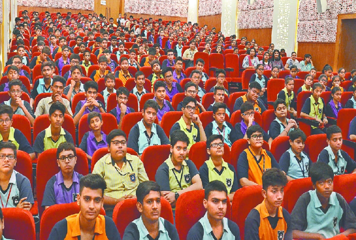 Aparajita 100 million smiles programme of Amar Ujala in indus valley school