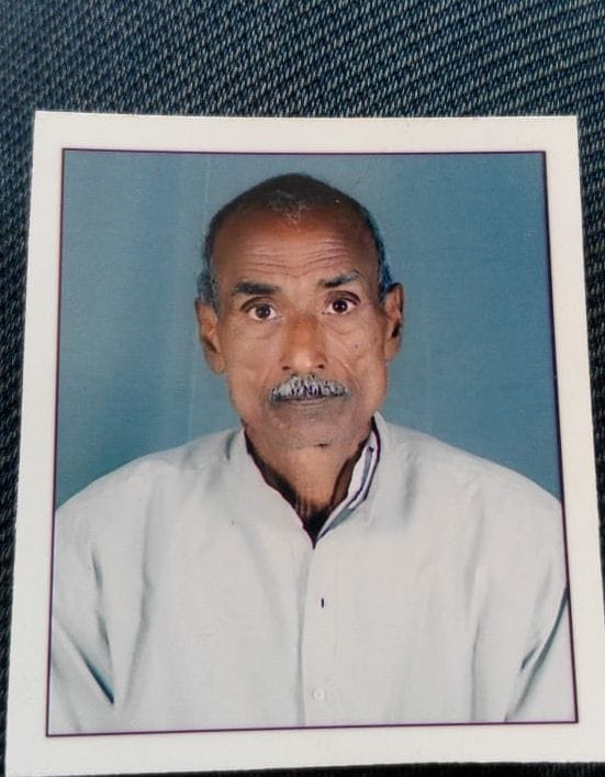 खेत में सो रहे किसान की चाकू घोंपकर हत्या