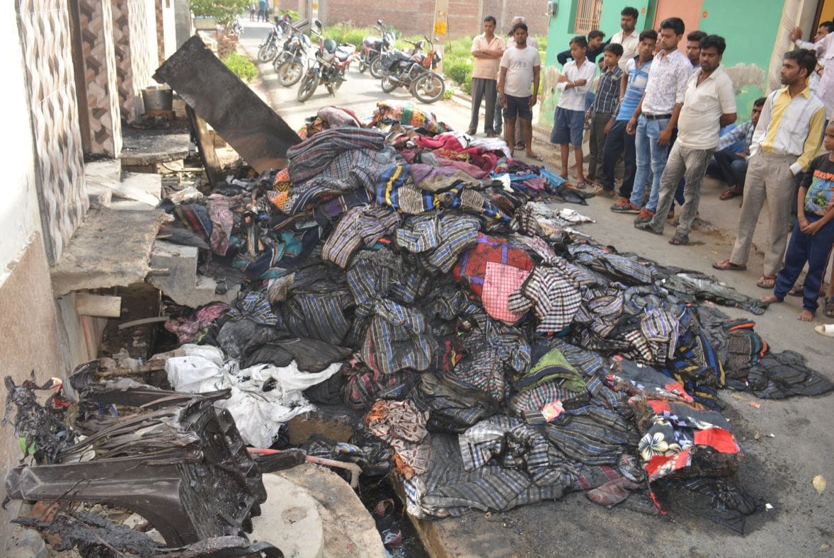शार्टसर्किट से मकान में आग, नकदी और घरेलू सामान जला