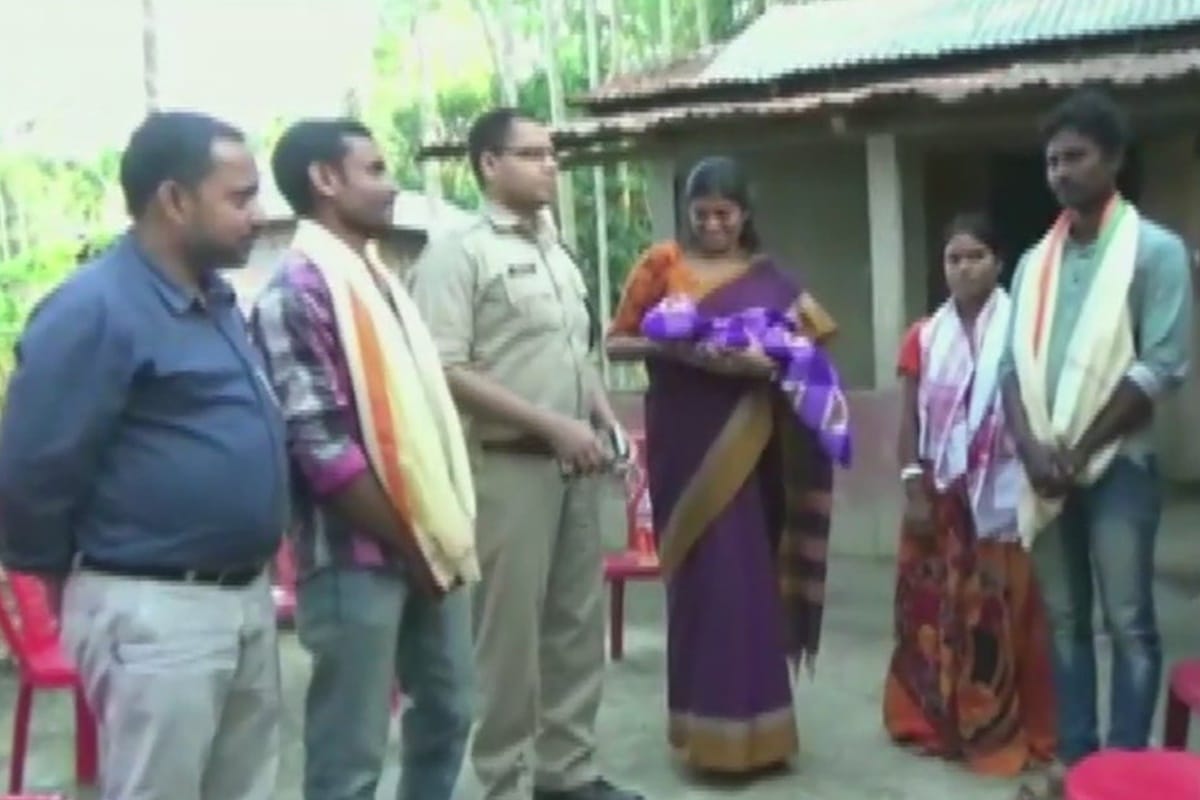Assam: muslim man drove his auto rickshaw fast so hindu woman could reach hospital on time