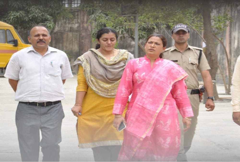Bjp Minister rekha arya reached balika niketan after minor girl death