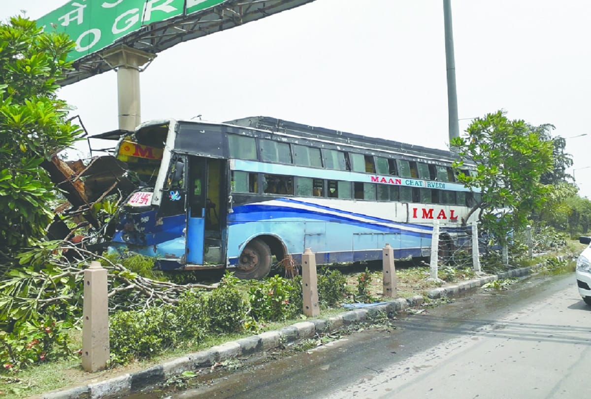 bus accident on noida expressway in Greater Noida