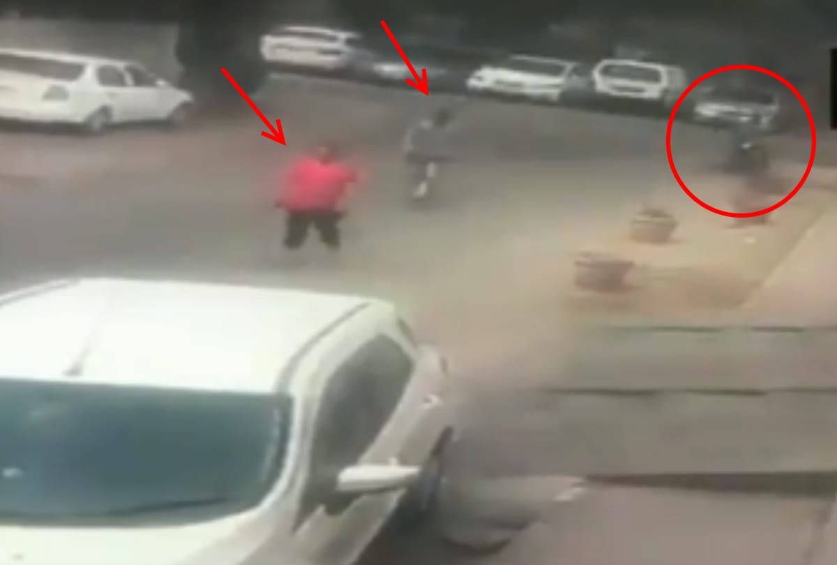delhi woman chain snatched in inderpuri by bike borne assailants see video