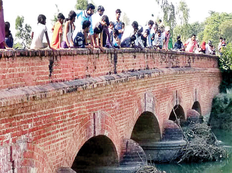 The body of a woman found in the Sharda Canal
