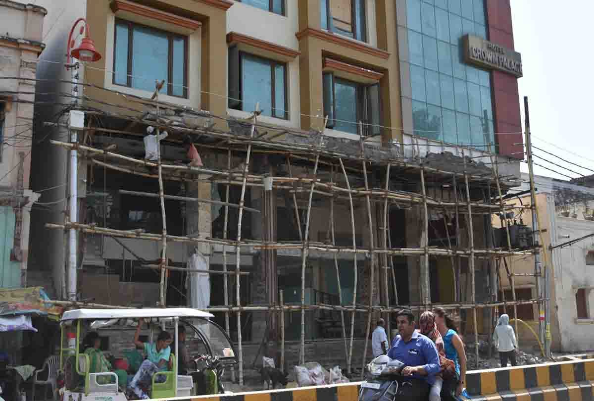 Prayagraj: strike in Kachhar from restructuring hotel